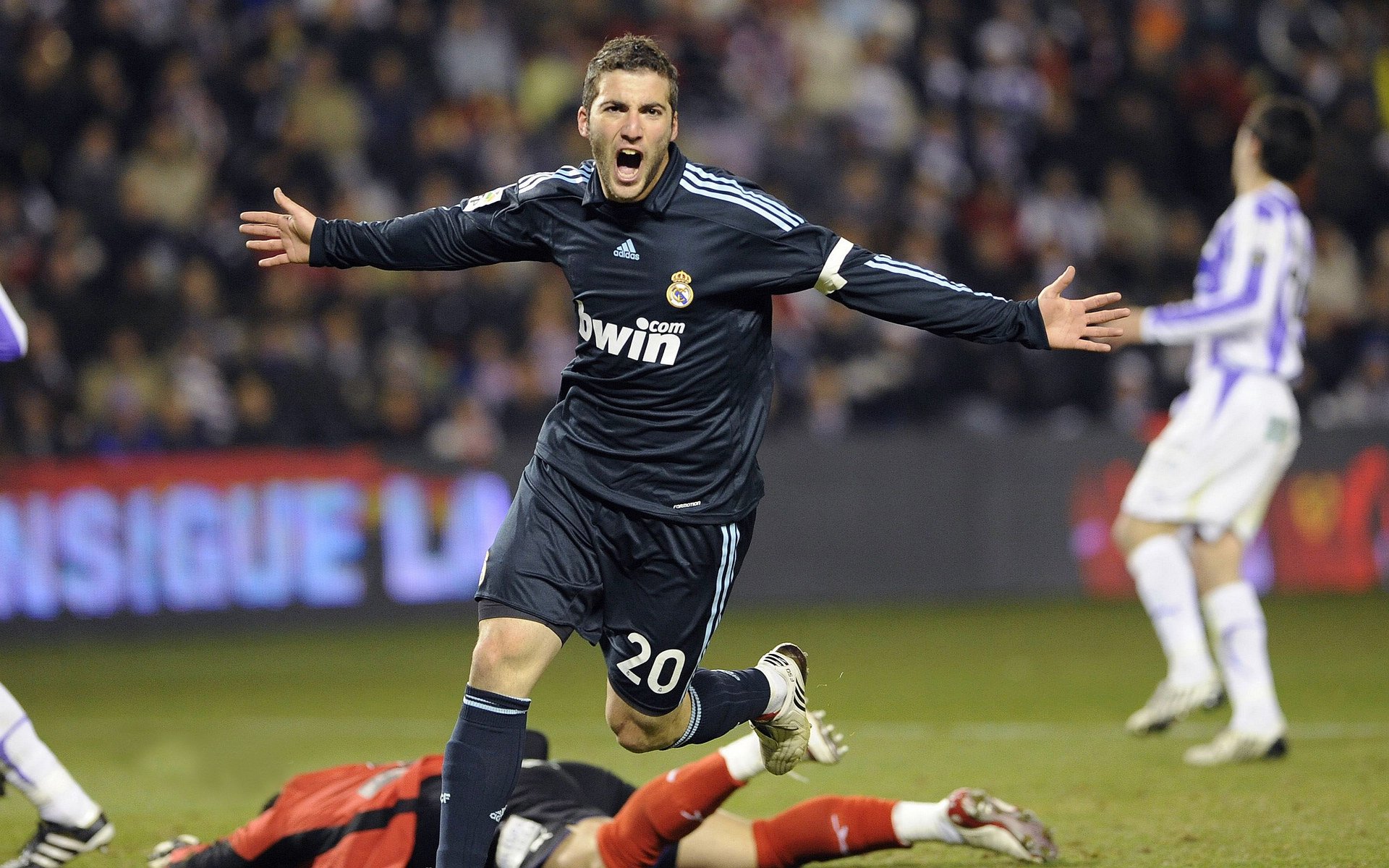 “英超新星崛起：年轻球员表现惊艳全场”，英超年轻人